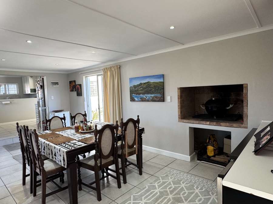 3 Bedroom Property for Sale in Sandbaai Western Cape